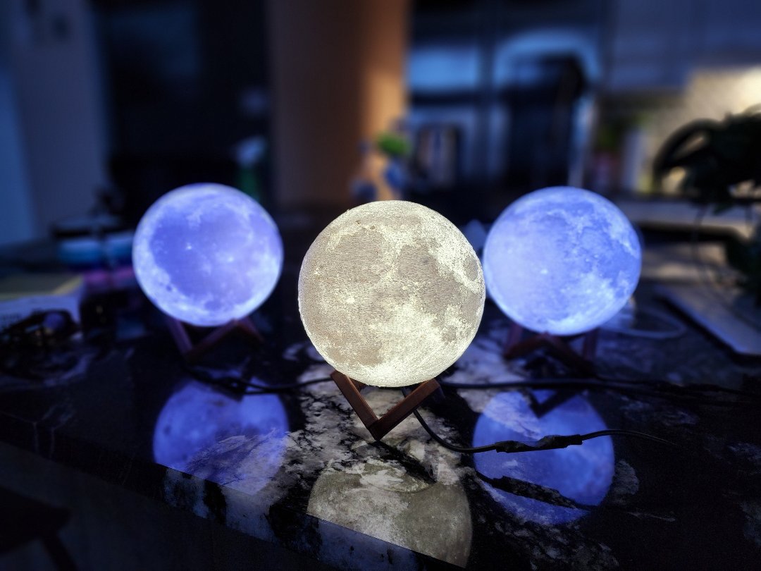 Veilleuse en forme de lune